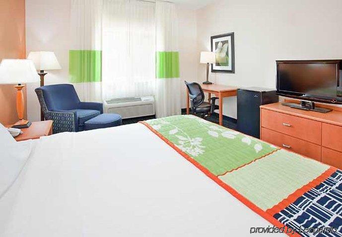 Fairfield Inn & Suites Houston Humble Room photo