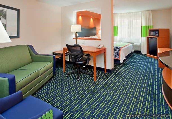 Fairfield Inn & Suites Houston Humble Room photo